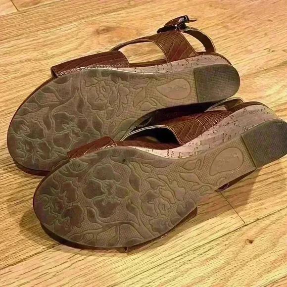 b.ø.c. Women's Brown Cork Wedge Sandals Size 9 M Floral Buckle - Picture 7 of 8